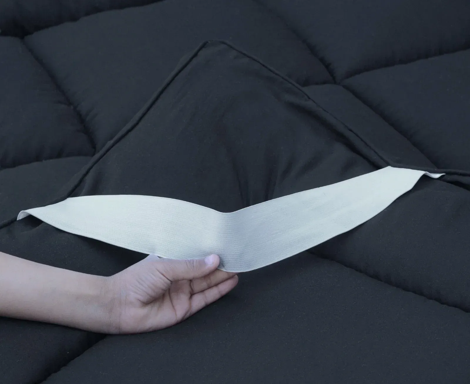 Cozy & Snug Black 800 GSM Extra Thick Mattress Topper lamzeen.com Black 800 GSM extra thick cozy mattress topper with microfiber shell by LamZeen